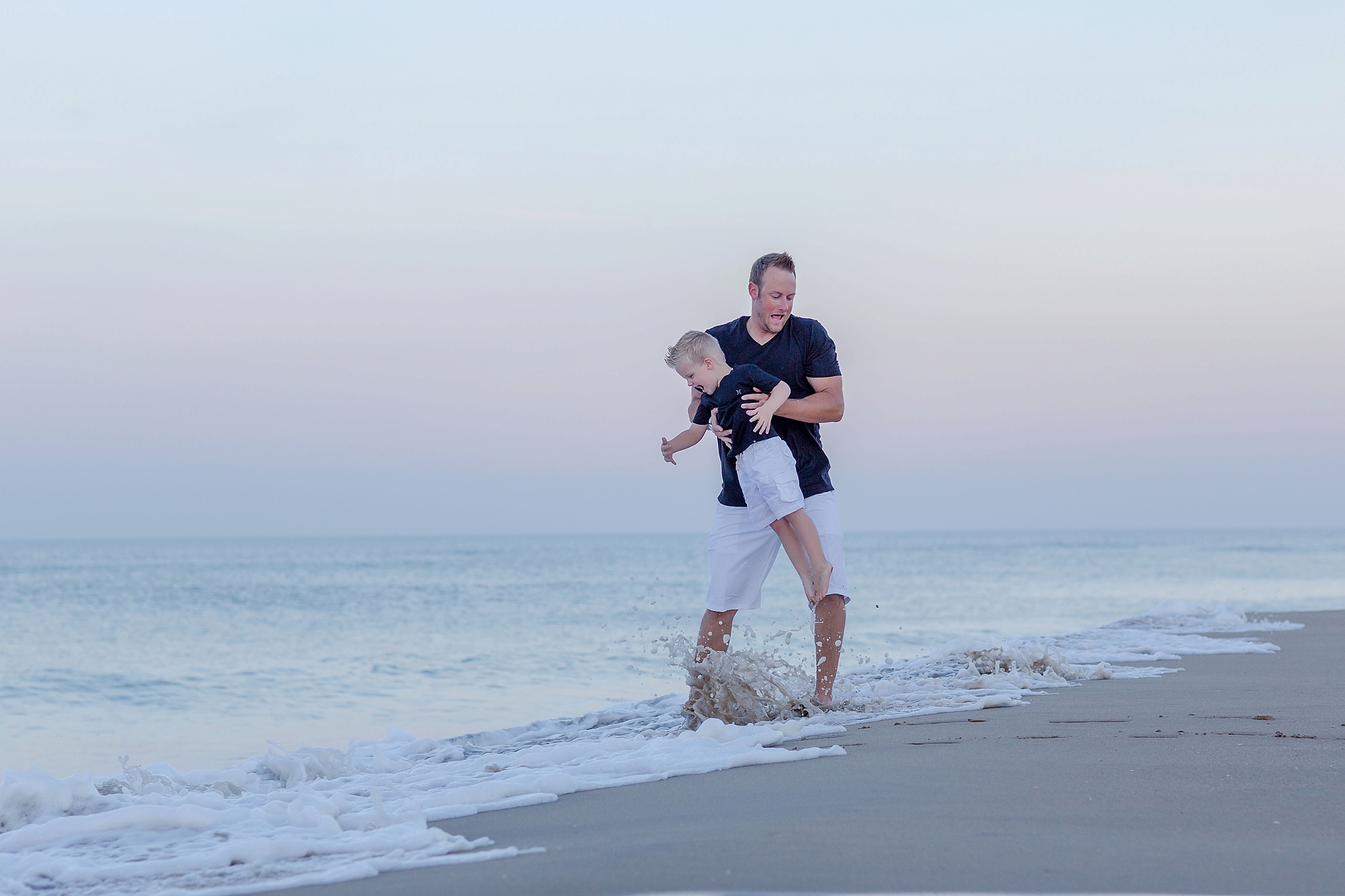 Beautiful Coastal Family maternity session with Brooke Tucker Photography