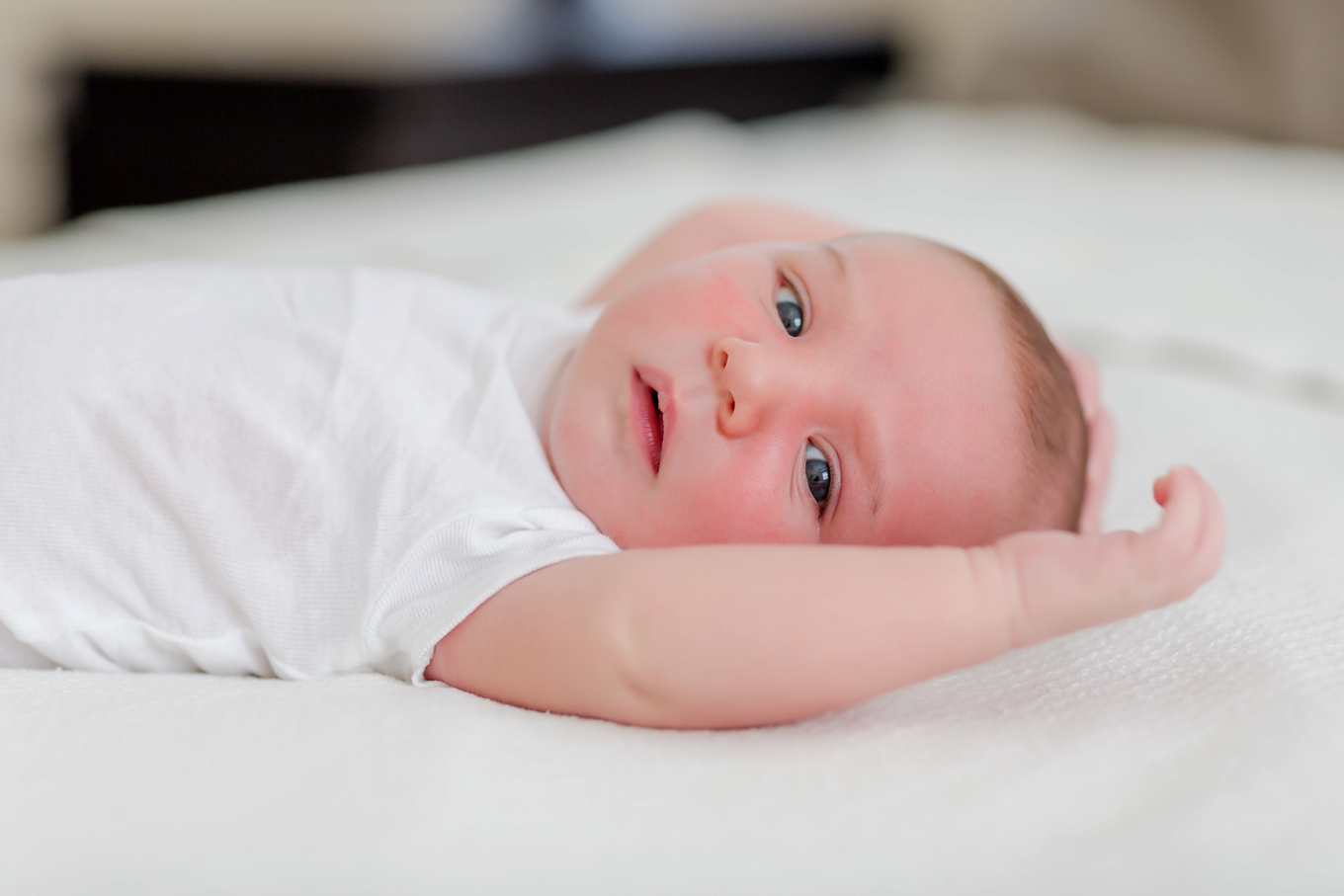 Comfortable in home Lifestyle newborn photography by brooke tucker photography