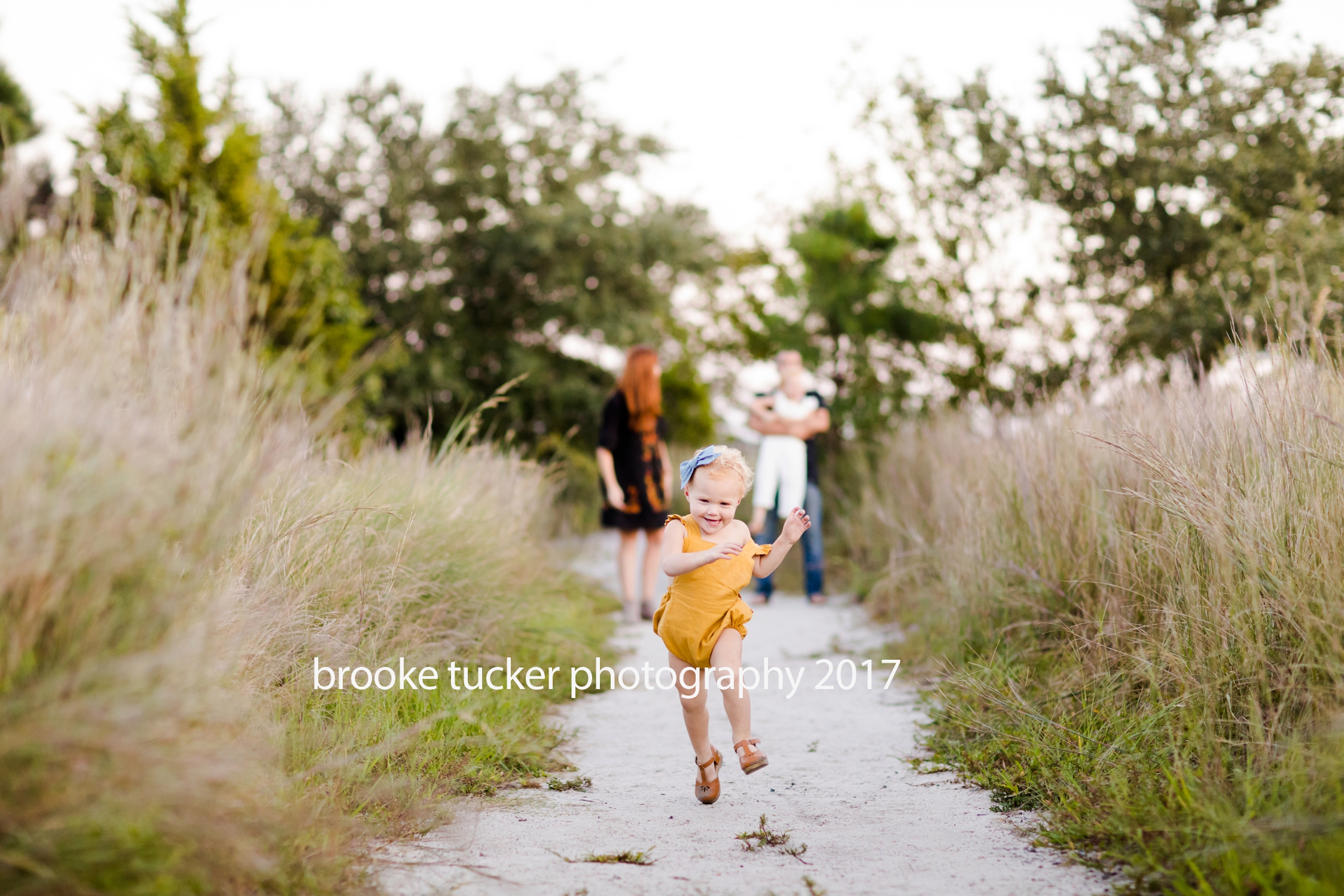 Beautiful outdoor family portraits, Virginia Child and Family photographer brooke tucker