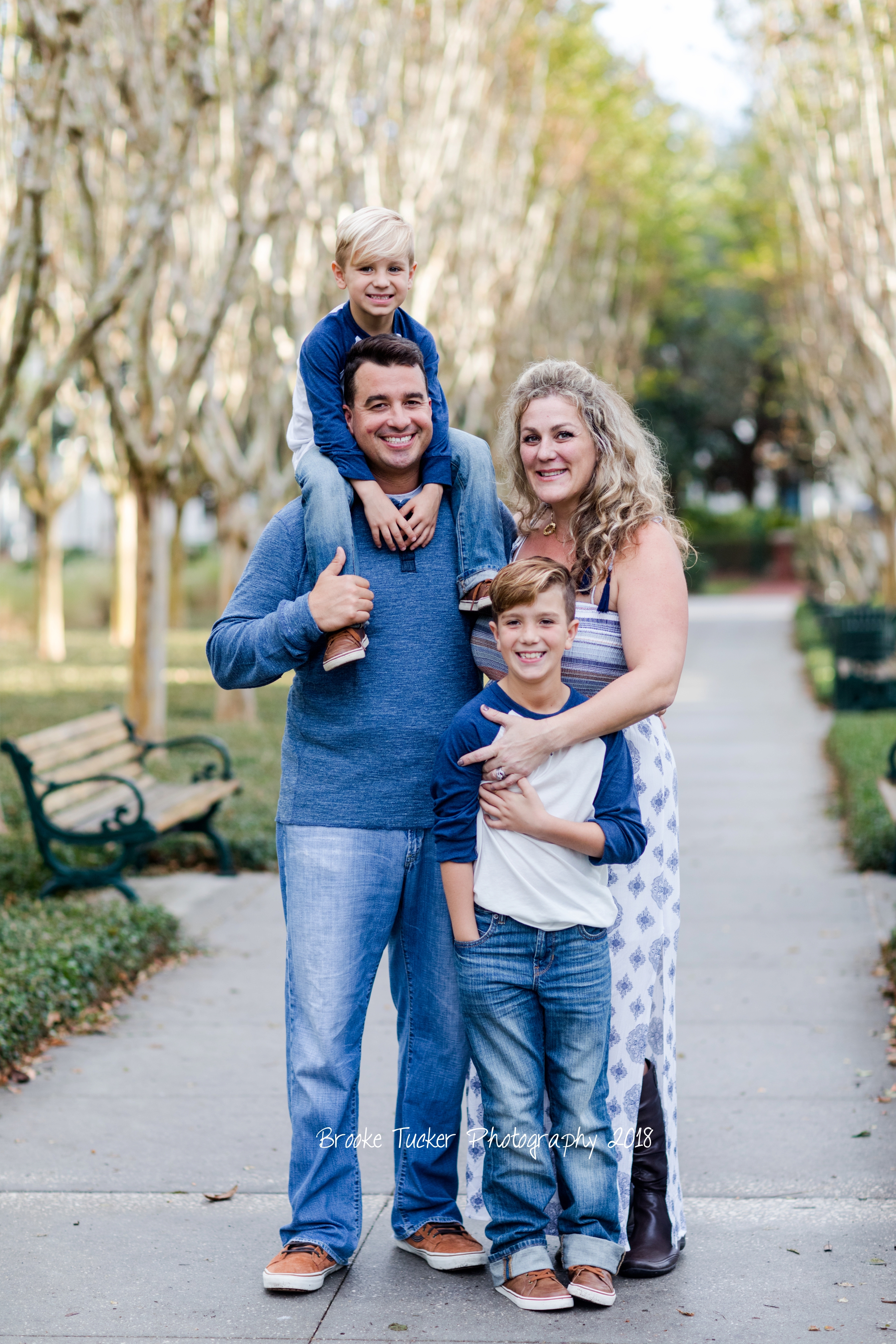 beautiful Florida outdoor family lifestyle session, child and family lifestyle photographer brooke tucker photography