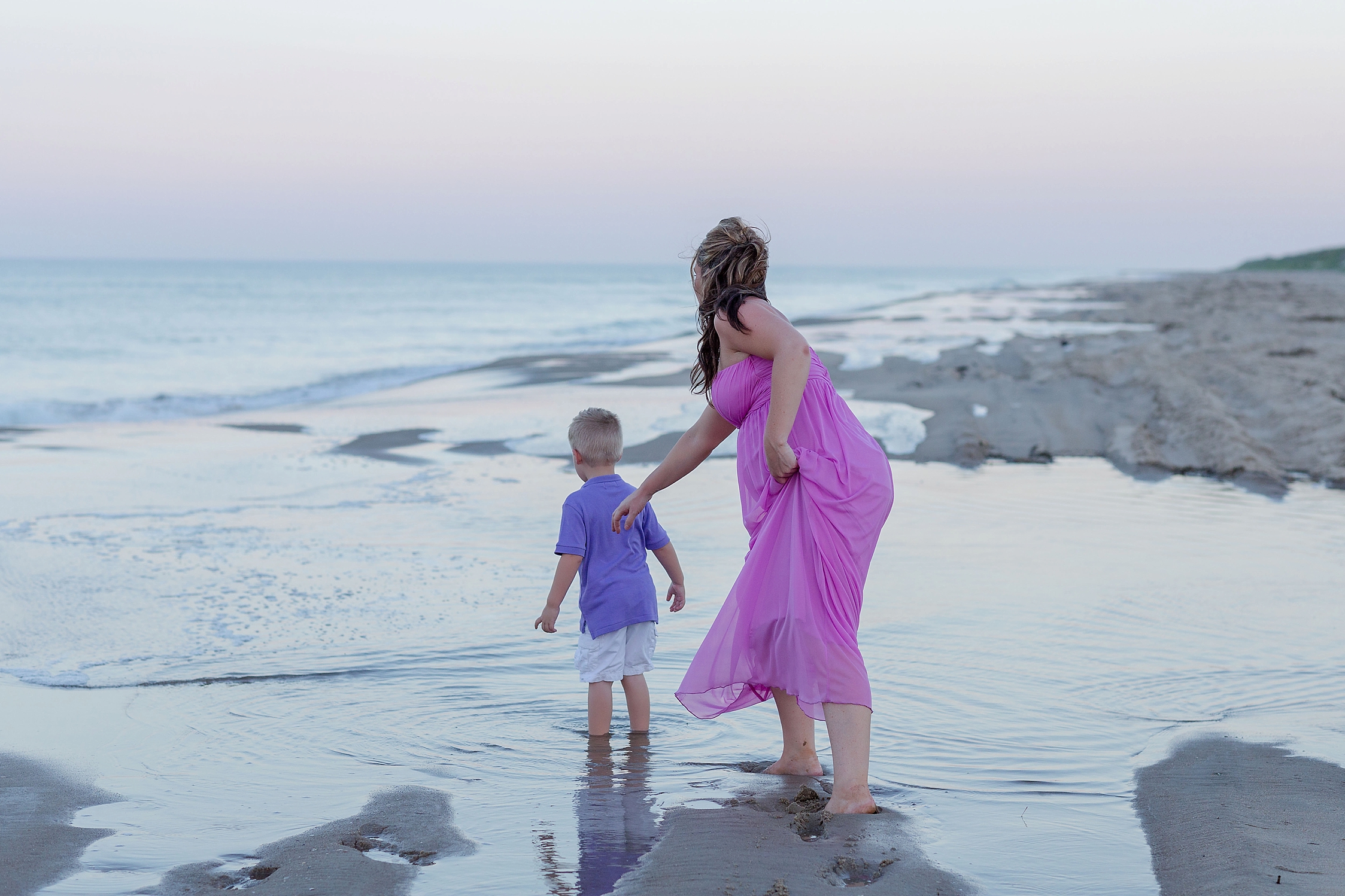 Beautiful Coastal Family maternity session with Brooke Tucker Photography